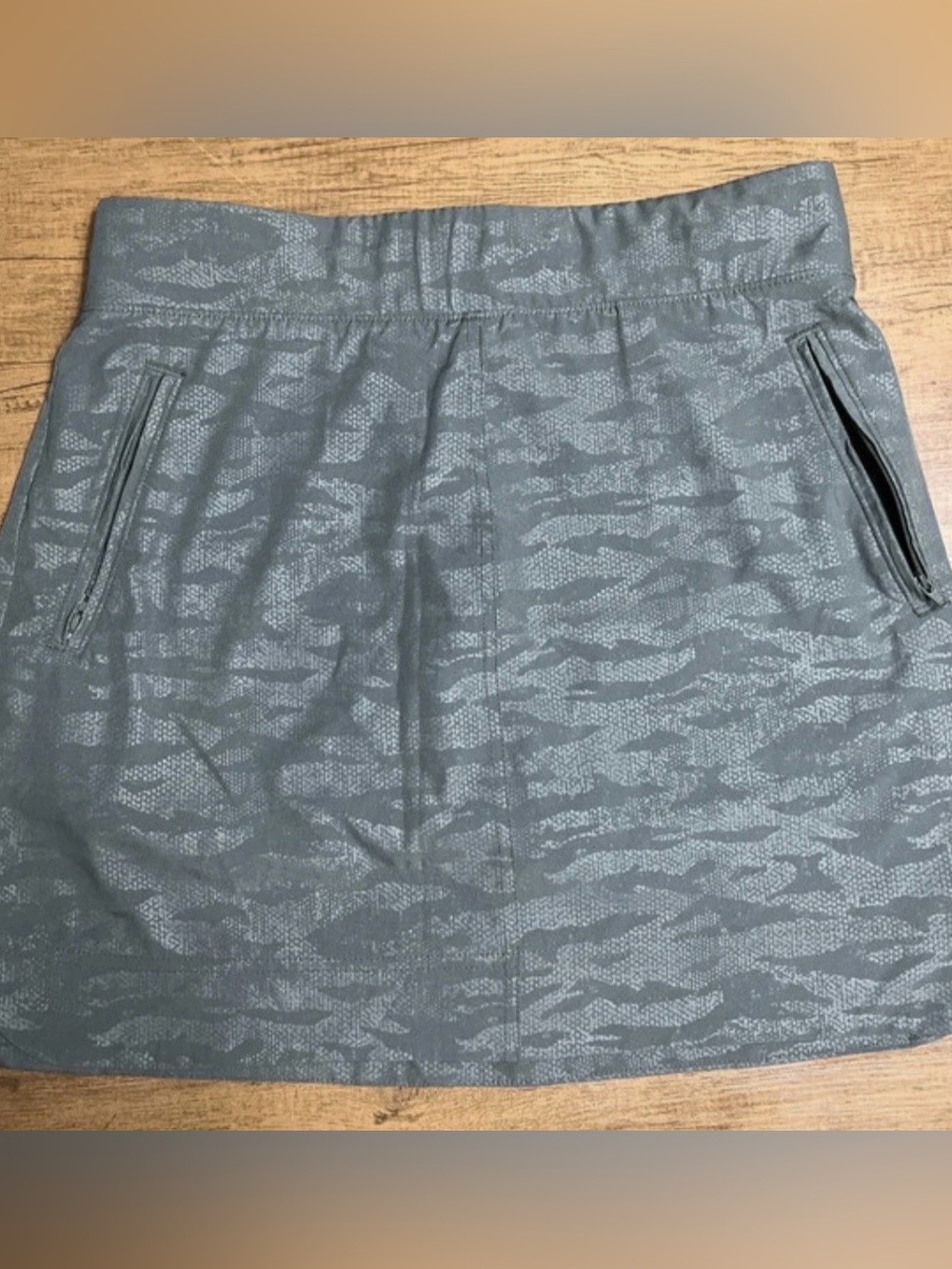 Orvis Women’s Green embossed  Camouflage skirt